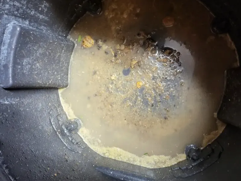 논산 석션 통 바닥에 가라앉은 찌꺼기