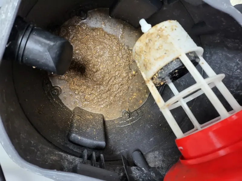 논산 석션 통 안에 모인 음식물 찌꺼기